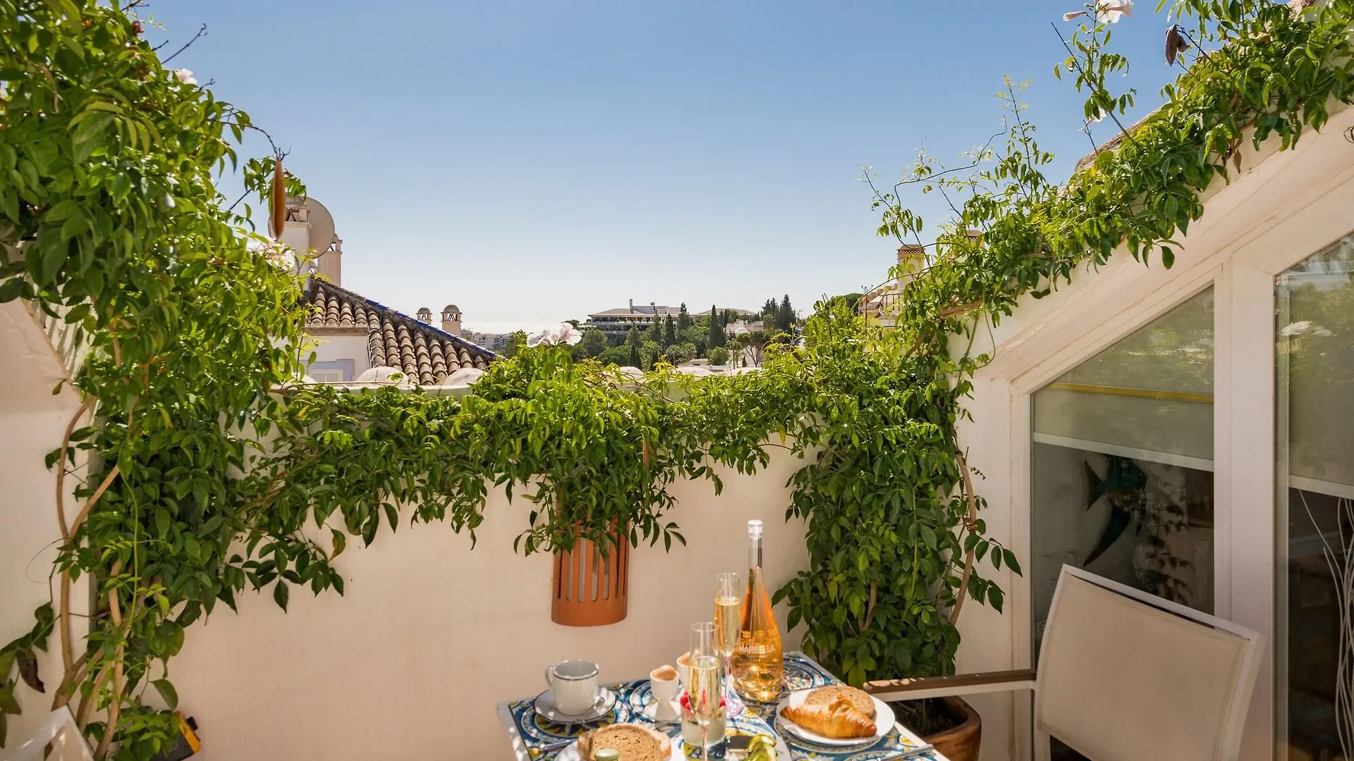 Molo 44 suites Puerto Banús Marbella Pensión