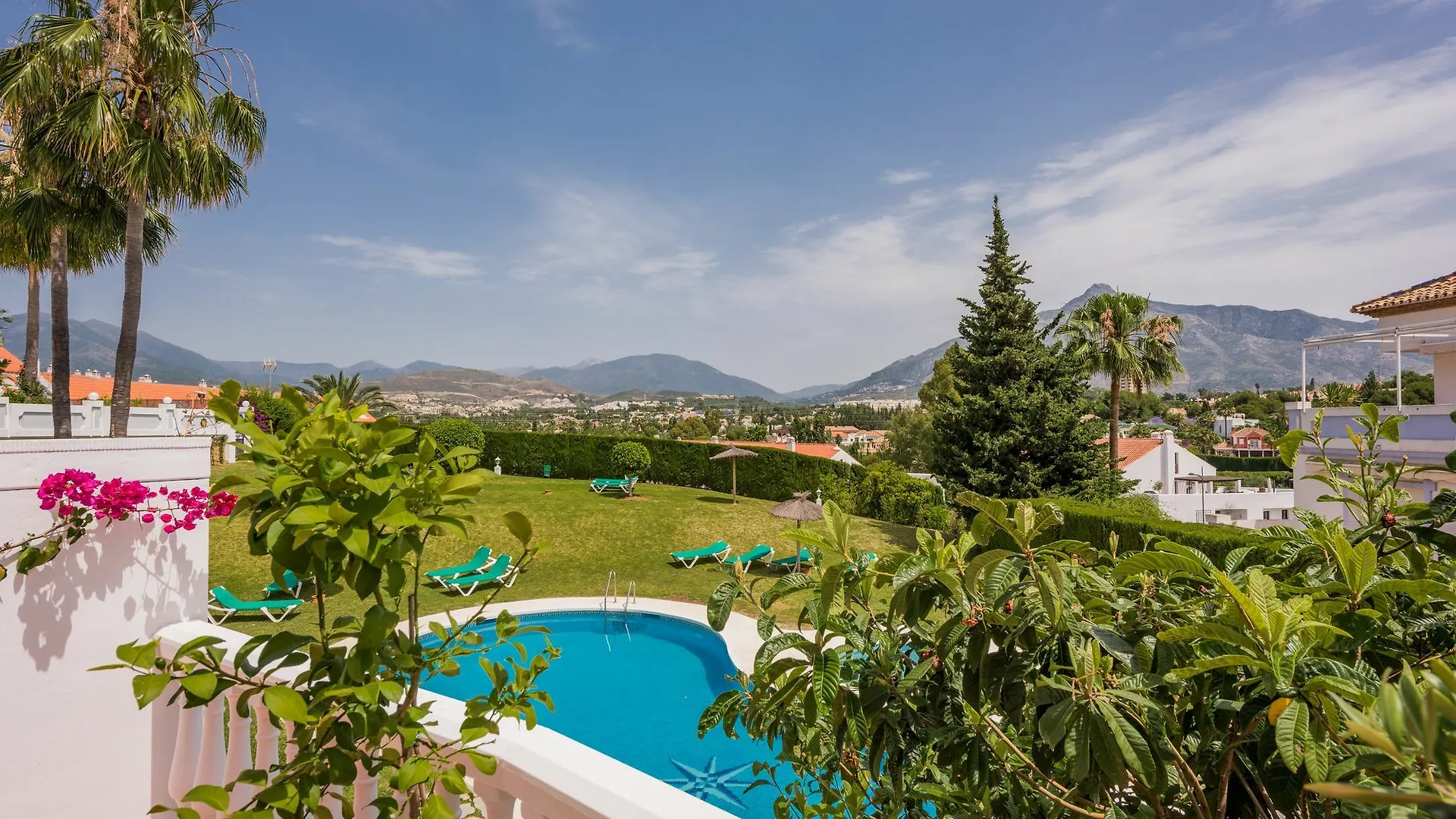 Molo 44 suites Puerto Banús Marbella Pensión