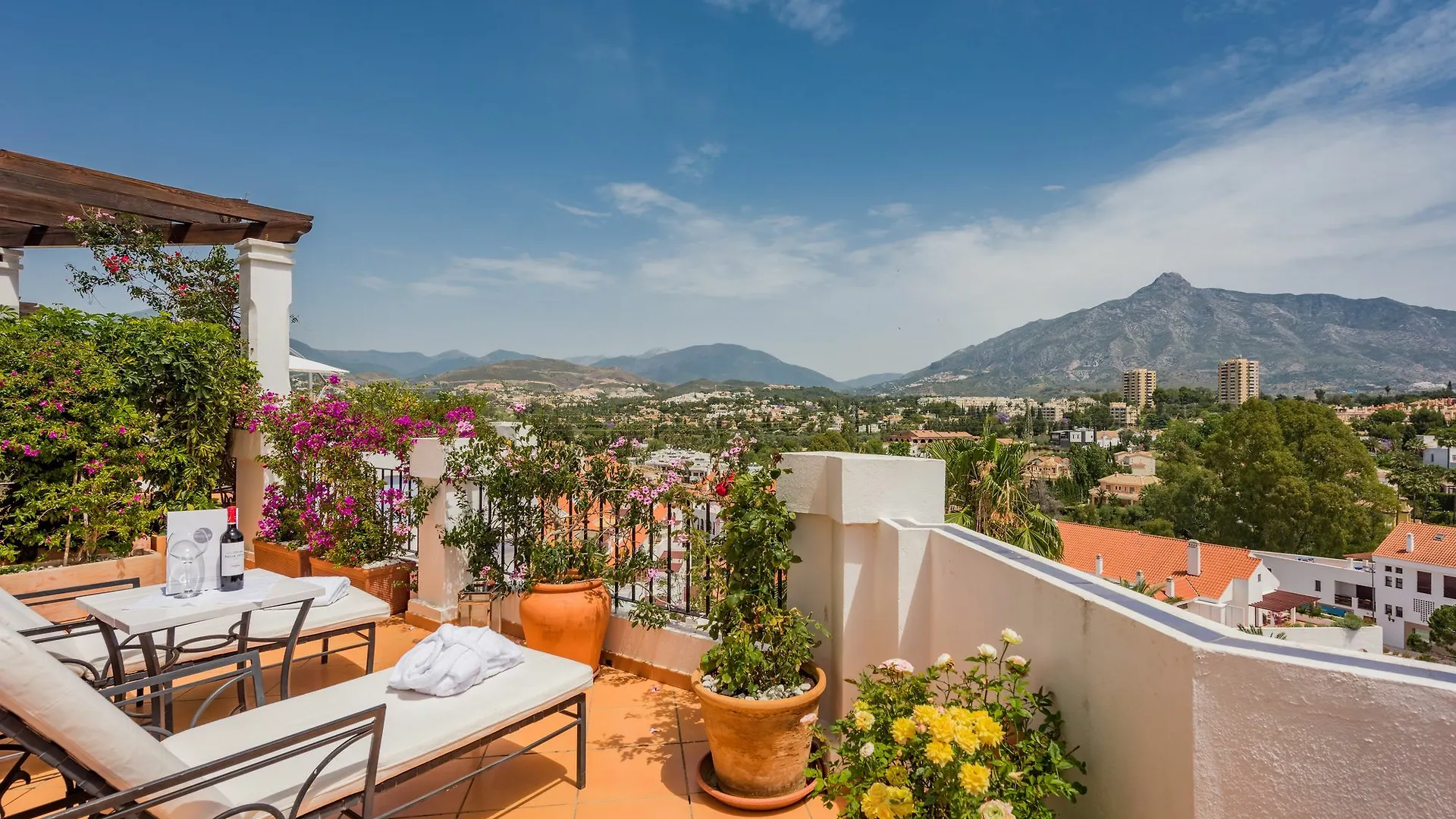 **** Pensión Molo 44 suites Puerto Banús Marbella España