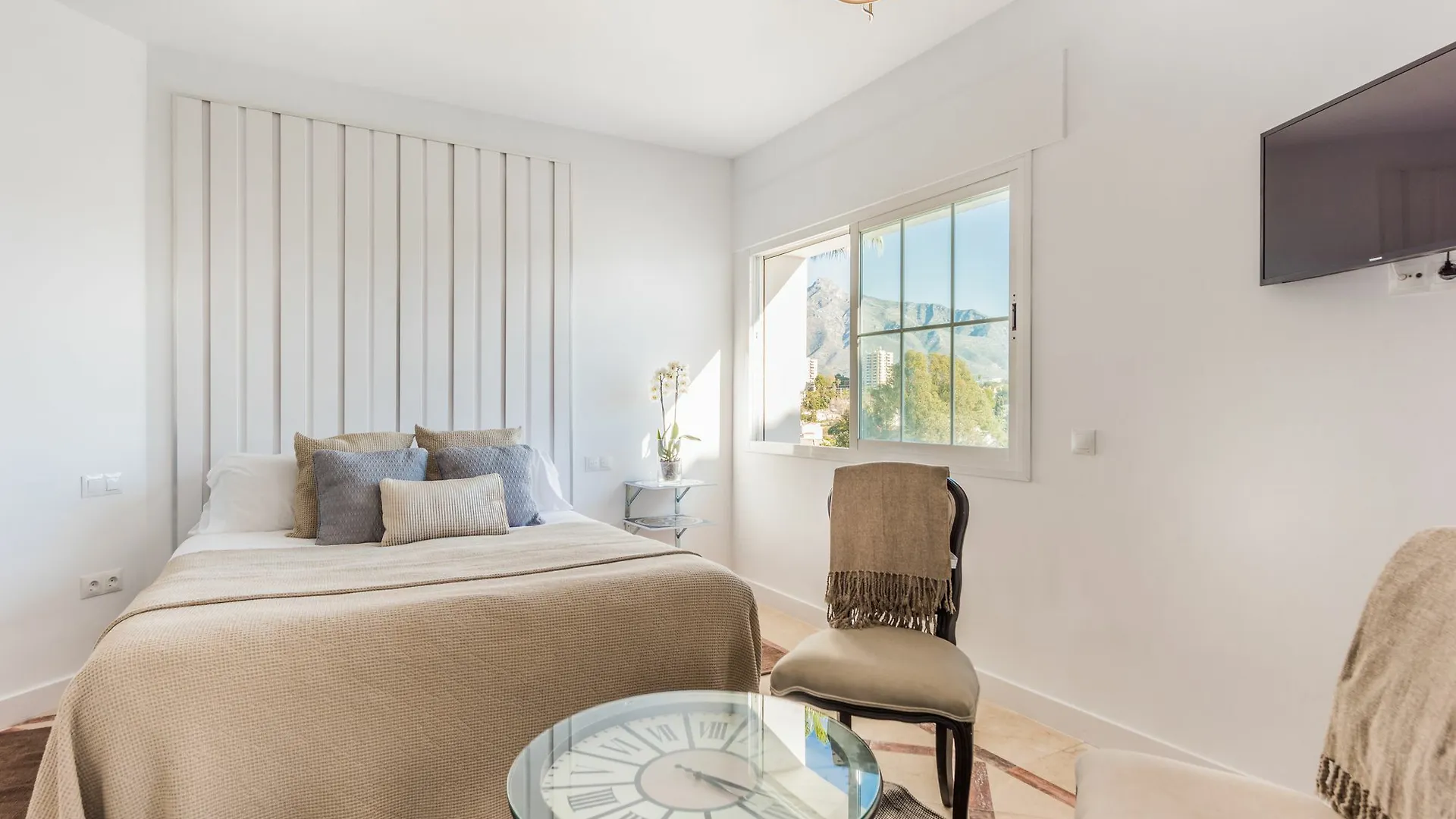 Molo 44 suites Puerto Banús Marbella Pensión