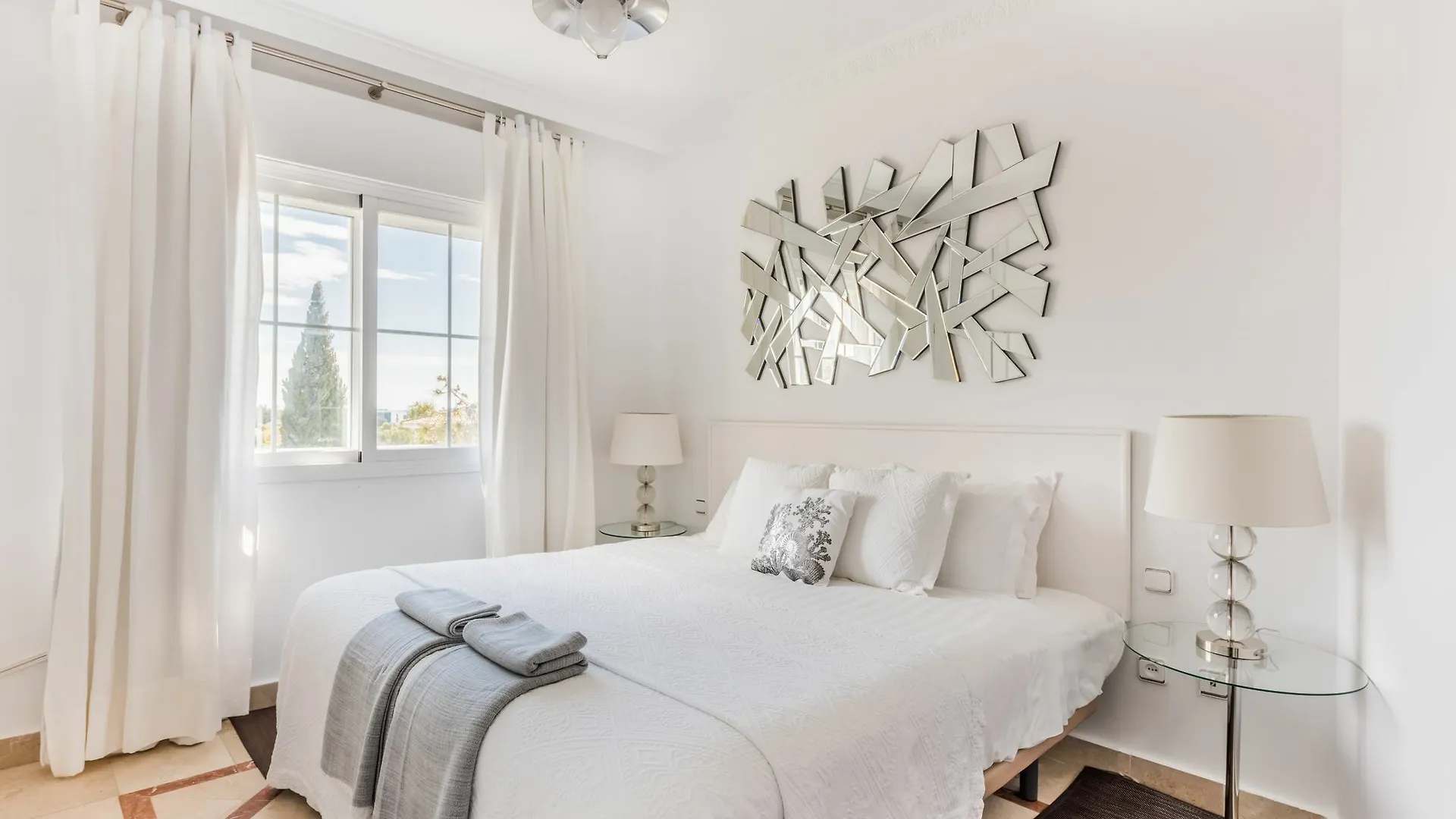 Molo 44 Suites Puerto Banus Marbella 4*,